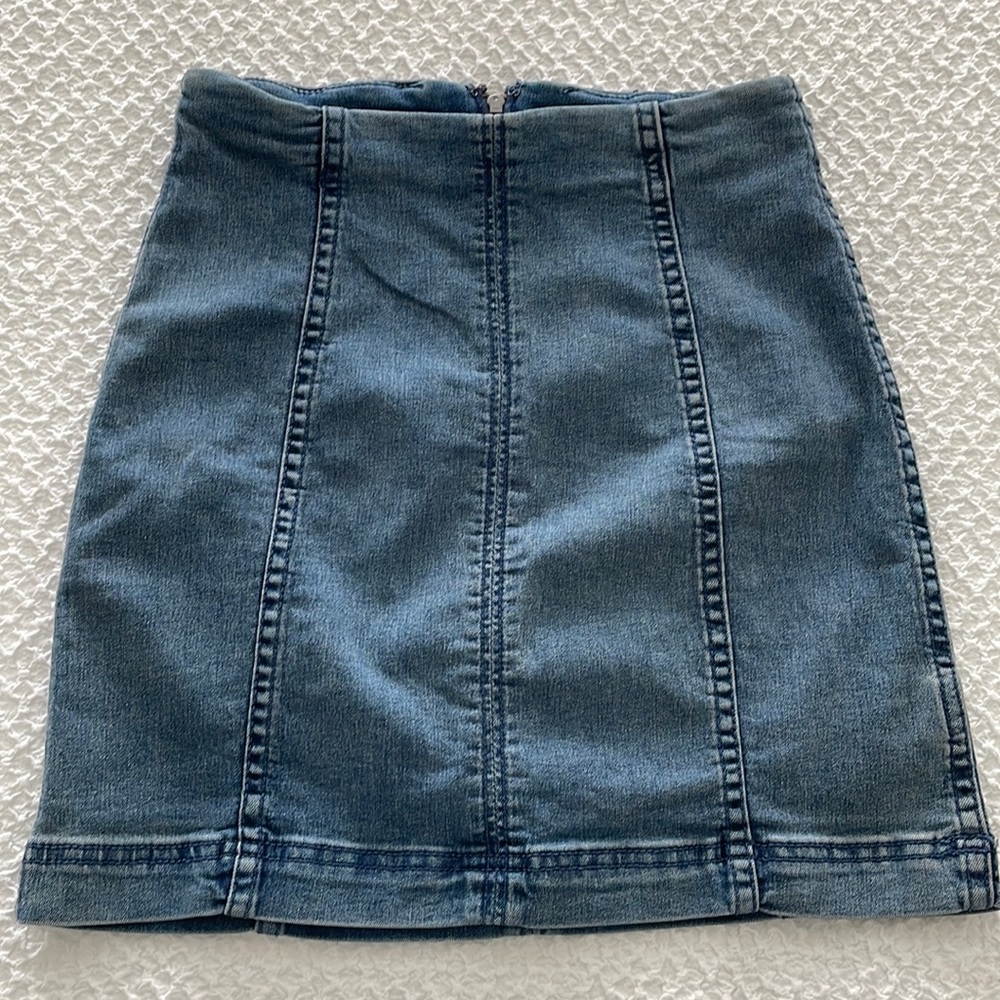 Free People - Stretchy Denim Mini Skirt. Size 2